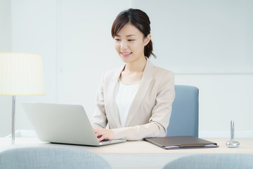 受付・ビジネスウーマン