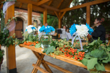 wedding place table decoration with blue and white flowers.