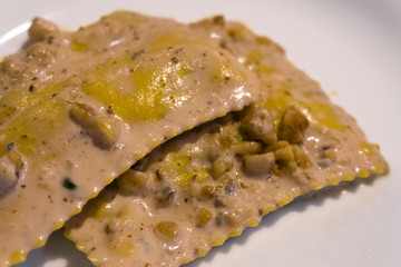 ravioli con crema di noci