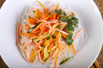 Salad vith noodle and vegetables