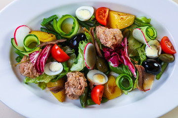 Tuna salad with vegetables