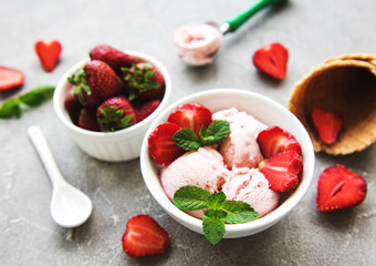 Strawberry ice cream