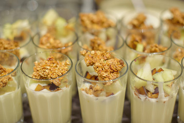 yogurt with granola