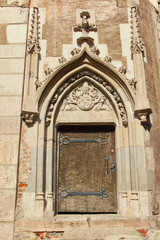 Fototapeta na wymiar entrance of old castle