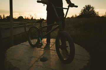 Obraz premium BMX rider at sunset. Guy riding a bmx bike