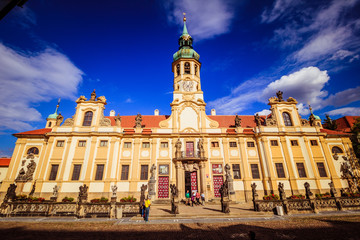 Naklejka premium Das Prager Loreto im Sommer, Tschechische Republik