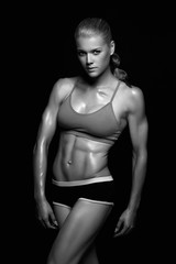 Obraz na płótnie Canvas muscular woman, trained female body
