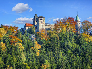 Obraz premium Neo gothic Lesna Skala castle in Szczytna