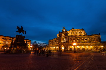 Fototapeta na wymiar Theaterplatz in Dresden