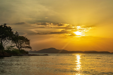 Fototapeta na wymiar beautiful sunset above the sea at tropical beach