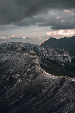 Bergkamm in der Abenstimmung an der Grossglockner Hoachalpenstrasse