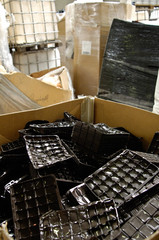 Obraz na płótnie Canvas Recyclage plastique fabrication tuyaux dechets emballages