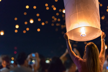 Floating lanterns Festival © 24Novembers