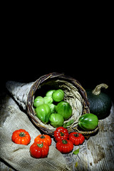 pomodori rossi e verdi in cornucopia - Vintage