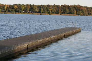 Naklejka premium Ponton als Booststeeg