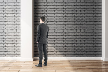 Obraz premium Businessman in clean interior