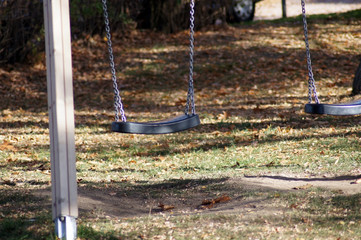 Verlassener Kinder Spielplatz im Freien