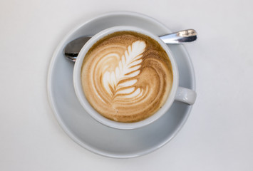 Frischer Kaffe am Morgen, weiß