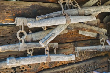 tolling harness, old agricultural tools, when the horse was pinned to a wagon or other agricultural machinery, an orc was fastened  