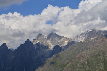 Fototapeta premium view of mountains with glacier 