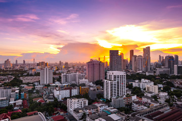 Obraz premium cityscape Bangkok sunset skyline, Thailand. Bangkok is metropolis and favorite of tourists live at between modern building / skyscraper, Community residents