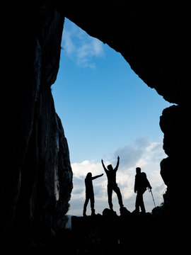 magnificent vertical cave, explorers, travelers and triple team