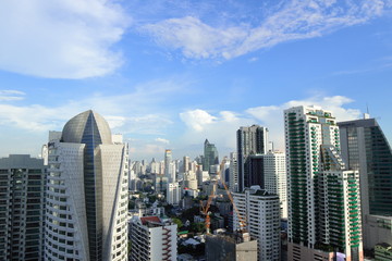 Obraz premium Bangkok, Thailand - 30 October, 2018:The city escape sky view from MRT Sukumbit, office building, condominiums and hotels in business area around sukhumvit road, in afternoon