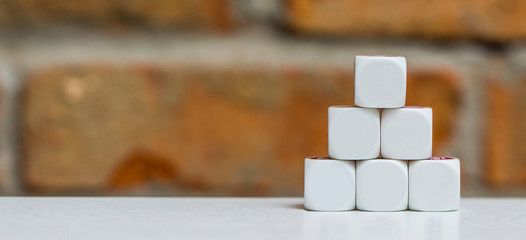 Puste kości, kostki, miejsce do wklejenia © MikolajLesiak