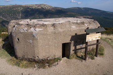 Alter Kleinkampfbunker (Ropik/Muster 37) im Riesengebirge