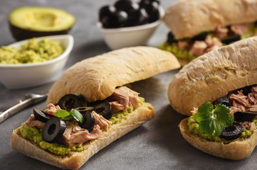 Bruschetta with tuna, olives and avocade spread.