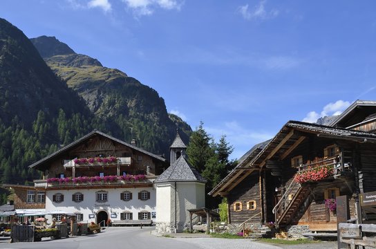 Matreier Tauernhaus mit Kapelle