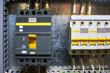 Electric input automatic with connected wires mounted on a metal surface.