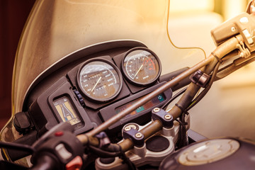 Tachometer eines alten Motorrades