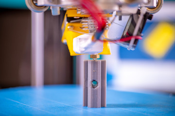 Print parts on a delta 3D printer in industrial lab
