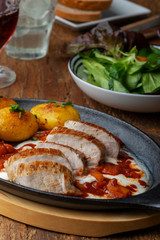 Schweinefleisch mit Joghurtsauce