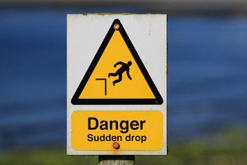 Schild  Abbruchgefahr