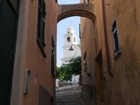 Borgio - caruggi nel borgo pittoresco