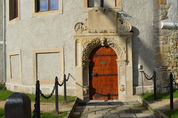 Zamek w Karpnikach, boczne wejście, Karpniki, Rudawy Janowickie, Polska - obrazy, fototapety, plakaty