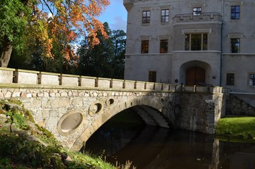 Zamek w Karpnikach, kamienny most na fosie, Karpniki, Dolny Śląsk