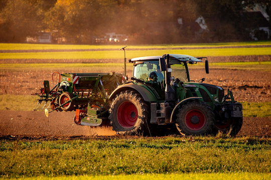 Traktor auf dem Feld