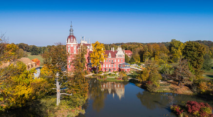 Przepiękny zamek i ogrody - Fürst Pückler Park w Bad Muskau - z lotu ptaka