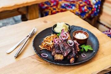 grilled ribs with cabbage