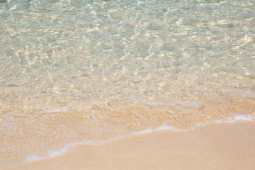 Fototapeta na wymiar Beautiful clean wave on the beach.