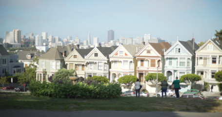 Fototapeta na wymiar Wide shot of famous painted ladies homes from Alamo Square park