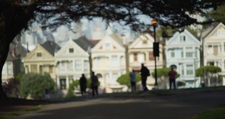 Naklejka premium Touristy neighborhood park in San Francisco with iconic painted ladies houses