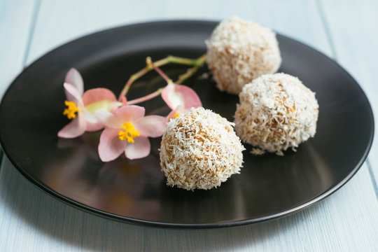 Carrot Cake Bliss Balls