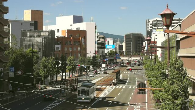 路面電車が走る熊本市街地