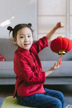 The portrait of a Chinese little girl holding a latern