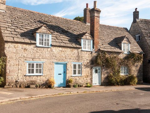 Beautiful Lane Road Country House Small Cottage Perfect Living Chimney