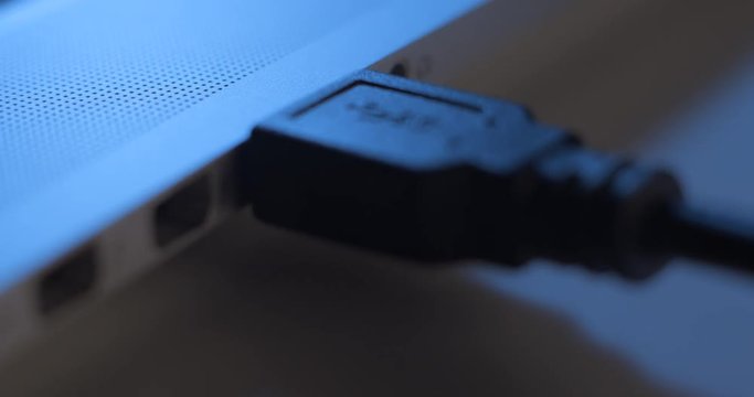 Laptop usb connection 4K